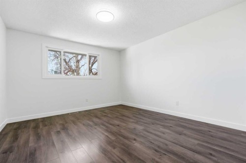 263 Doverview Crescent Se, Calgary, AB - Indoor Photo Showing Other Room