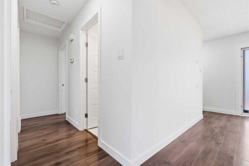263 Doverview Crescent Se, Calgary, AB - Indoor Photo Showing Other Room