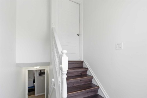 263 Doverview Crescent Se, Calgary, AB - Indoor Photo Showing Other Room