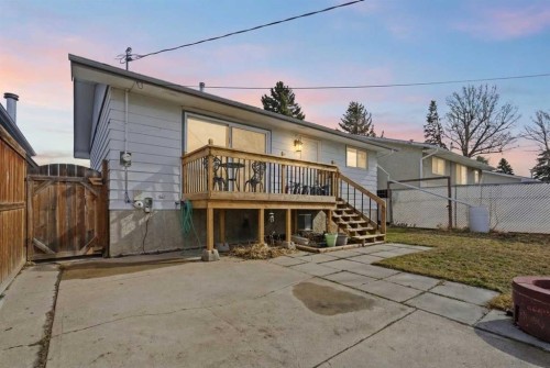 263 Doverview Crescent Se, Calgary, AB - Outdoor With Deck Patio Veranda