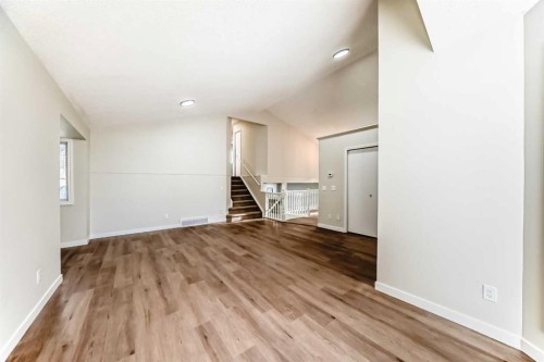 624 Shawinigan Drive Sw, Calgary, AB - Indoor Photo Showing Other Room
