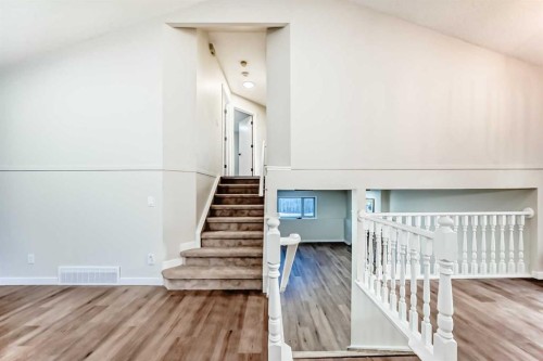 624 Shawinigan Drive Sw, Calgary, AB - Indoor Photo Showing Other Room