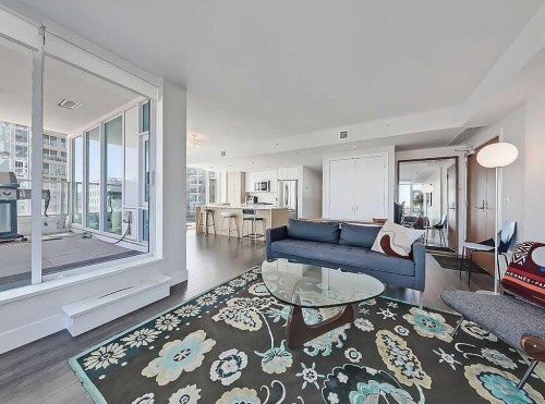 406-510 6 Avenue Se, Calgary, AB - Indoor Photo Showing Living Room