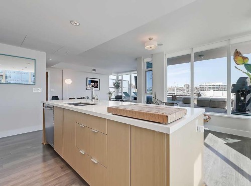406-510 6 Avenue Se, Calgary, AB - Indoor Photo Showing Kitchen With Double Sink