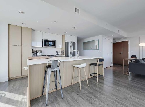 406-510 6 Avenue Se, Calgary, AB - Indoor Photo Showing Kitchen With Upgraded Kitchen