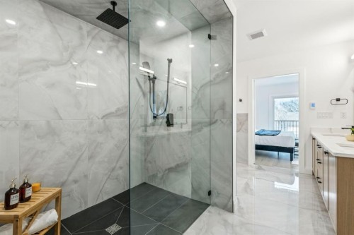 525 32 Street, Calgary, AB - Indoor Photo Showing Bathroom