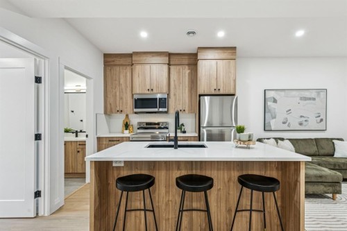 525 32 Street, Calgary, AB - Indoor Photo Showing Kitchen With Double Sink