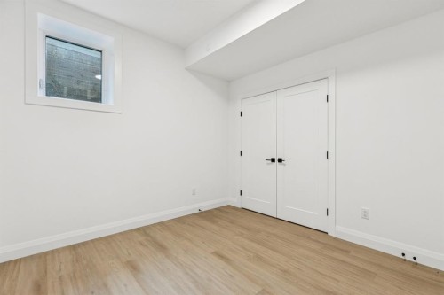 525 32 Street, Calgary, AB - Indoor Photo Showing Other Room