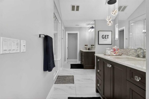 264 Stonemere Close, Chestermere, AB - Indoor Photo Showing Bathroom