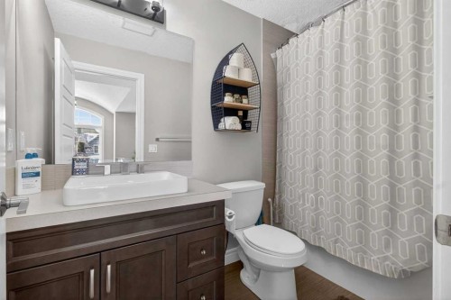 264 Stonemere Close, Chestermere, AB - Indoor Photo Showing Bathroom