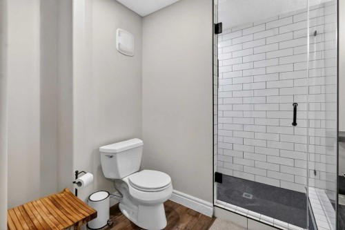 264 Stonemere Close, Chestermere, AB - Indoor Photo Showing Bathroom