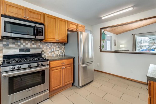 108 Westheights Close, Didsbury, AB - Indoor Photo Showing Kitchen With Stainless Steel Kitchen