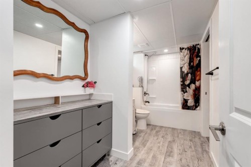 108 Westheights Close, Didsbury, AB - Indoor Photo Showing Bathroom