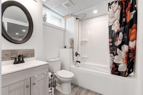 108 Westheights Close, Didsbury, AB - Indoor Photo Showing Bathroom