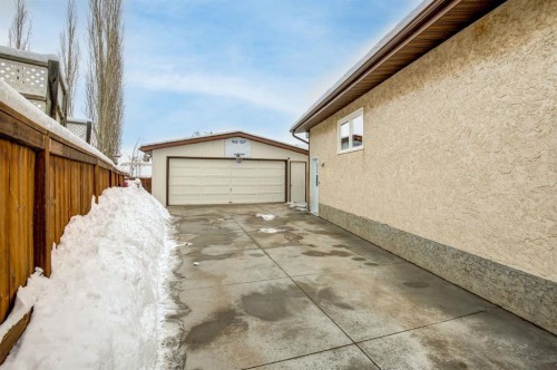 108 Westheights Close, Didsbury, AB - Outdoor With Exterior