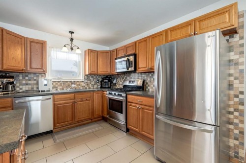 108 Westheights Close, Didsbury, AB - Indoor Photo Showing Kitchen With Stainless Steel Kitchen