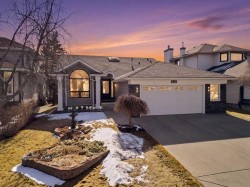 213 Douglasbank Mews SE Calgary, AB T2Z 2K2