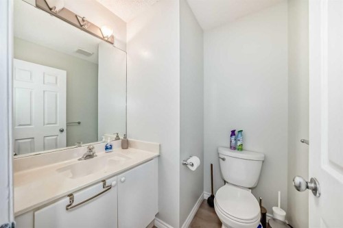 2-7 Westland Road, Okotoks, AB - Indoor Photo Showing Bathroom