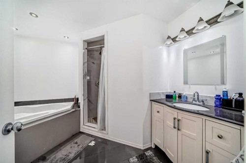 2-7 Westland Road, Okotoks, AB - Indoor