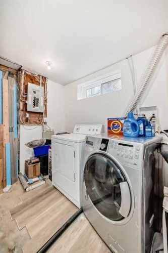 2-7 Westland Road, Okotoks, AB - Indoor Photo Showing Laundry Room
