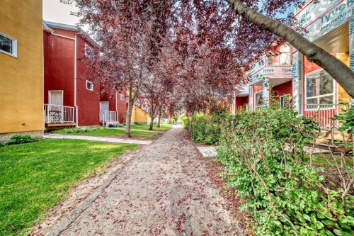 2-7 Westland Road, Okotoks, AB - Outdoor