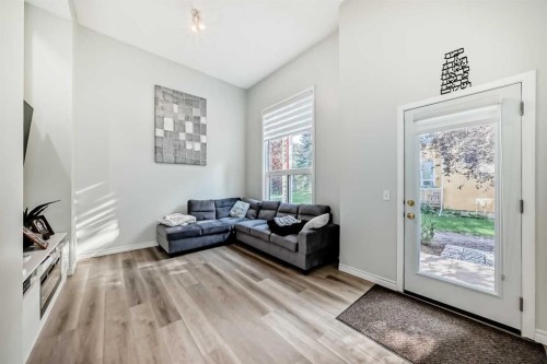 2-7 Westland Road, Okotoks, AB - Indoor Photo Showing Living Room