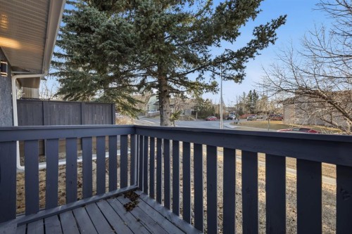 8426 Berkley Road Nw, Calgary, AB - Outdoor