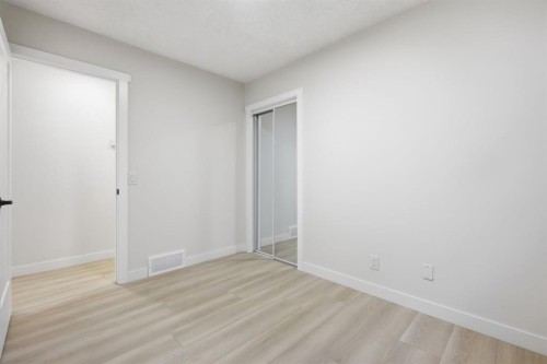 8426 Berkley Road Nw, Calgary, AB - Indoor Photo Showing Other Room