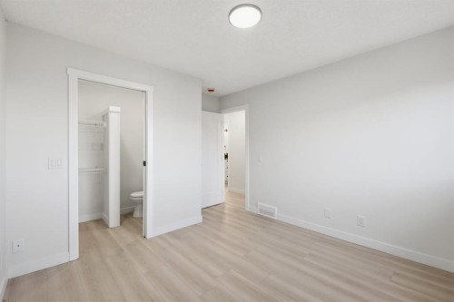 8426 Berkley Road Nw, Calgary, AB - Indoor Photo Showing Other Room