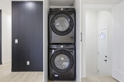 8426 Berkley Road Nw, Calgary, AB - Indoor Photo Showing Laundry Room