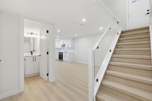 8426 Berkley Road Nw, Calgary, AB - Indoor Photo Showing Other Room