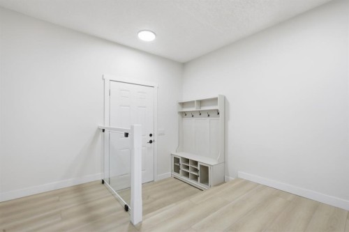 8426 Berkley Road Nw, Calgary, AB - Indoor Photo Showing Other Room