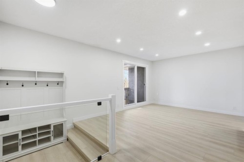 8426 Berkley Road Nw, Calgary, AB - Indoor Photo Showing Other Room