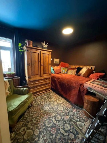 29 Windermere Road Sw, Calgary, AB - Indoor Photo Showing Bedroom