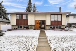 731 Canfield Place SW Calgary, AB T2W 1K7
