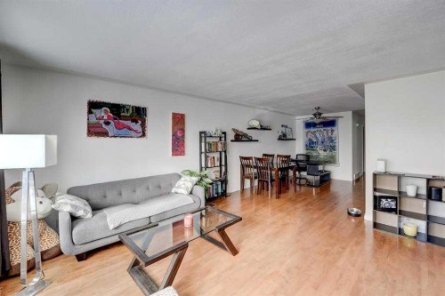 518 54 Avenue Sw, Calgary, AB - Indoor Photo Showing Living Room