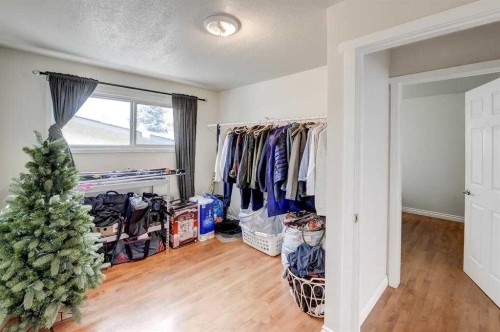 518 54 Avenue Sw, Calgary, AB - Indoor Photo Showing Other Room