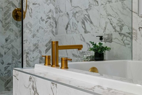 45 Wolf Hollow Common Se, Calgary, AB - Indoor Photo Showing Bathroom