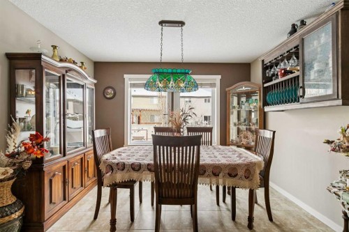 23 Kingston View Se, Airdrie, AB - Indoor Photo Showing Dining Room