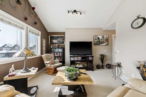 23 Kingston View Se, Airdrie, AB - Indoor Photo Showing Living Room