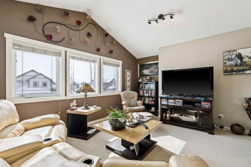 23 Kingston View Se, Airdrie, AB - Indoor Photo Showing Living Room