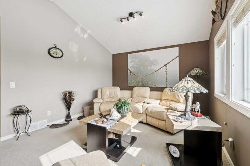 23 Kingston View Se, Airdrie, AB - Indoor