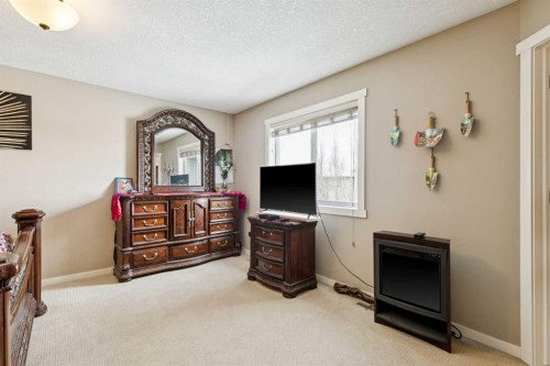 23 Kingston View Se, Airdrie, AB - Indoor