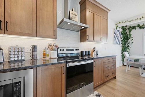 1448 Bayview Point Sw, Airdrie, AB - Indoor Photo Showing Kitchen