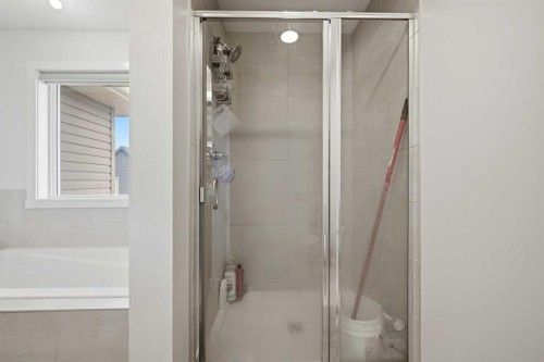 1448 Bayview Point Sw, Airdrie, AB - Indoor Photo Showing Bathroom