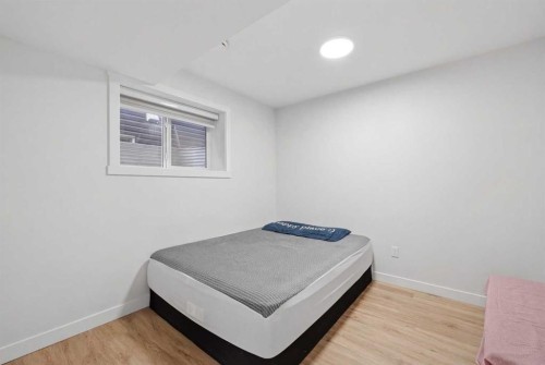 1448 Bayview Point Sw, Airdrie, AB - Indoor Photo Showing Bedroom