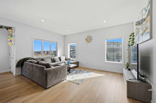1448 Bayview Point Sw, Airdrie, AB - Indoor Photo Showing Living Room