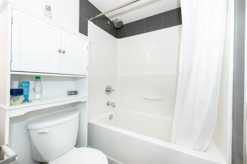 2203-240 Skyview Ranch Road Ne, Calgary, AB - Indoor Photo Showing Bathroom