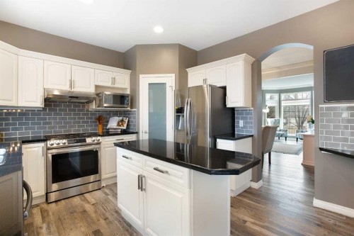 90 Discovery Ridge Road Sw, Calgary, AB - Indoor Photo Showing Kitchen With Upgraded Kitchen