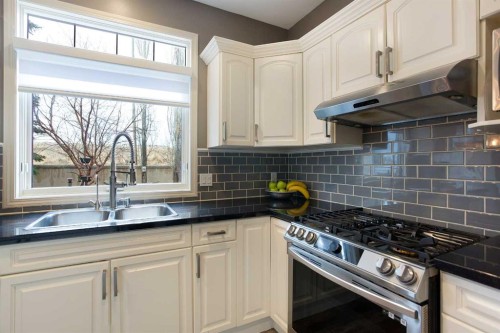 90 Discovery Ridge Road Sw, Calgary, AB - Indoor Photo Showing Kitchen With Double Sink With Upgraded Kitchen